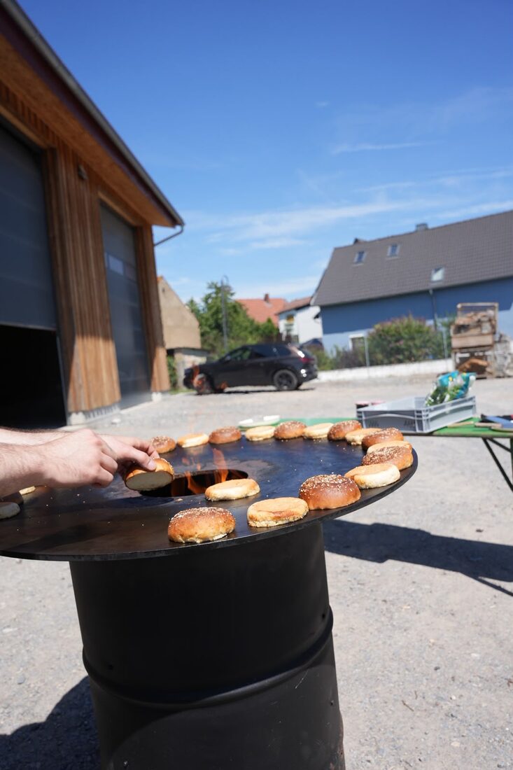 Gemeinsames Grillen und Austausch am Abend